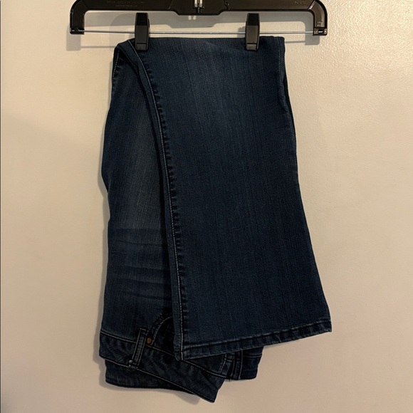 D. Jeans High Rise Kick Crop Jeans 14 - Picture 7 of 9